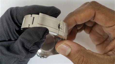 how to tighten watch bracelet clasp